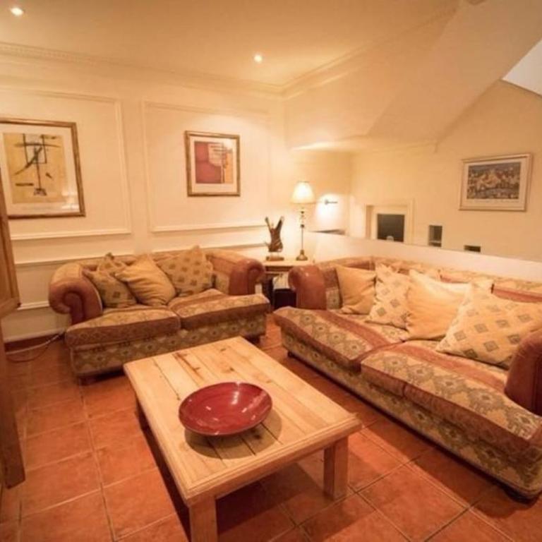 023 Enchanting 4 Bed Traditional Townhouse in Benalmadena Costa - Casa de 4 dormitorios - 11