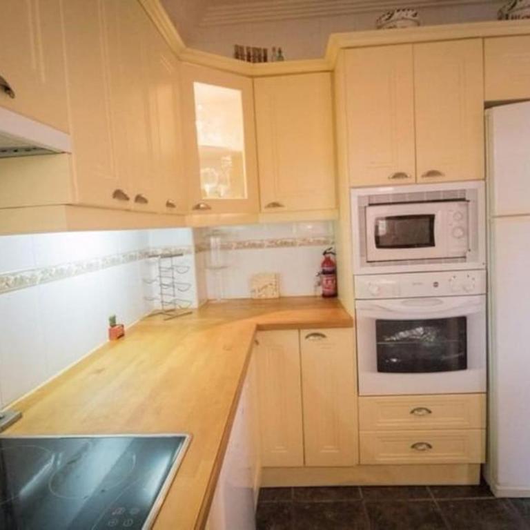 023 Enchanting 4 Bed Traditional Townhouse in Benalmadena Costa - Casa de 4 dormitorios - 25
