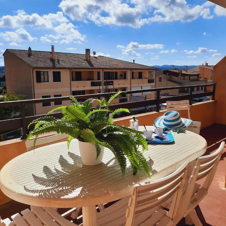 Case vacanza nella via Centrale - Three-Bedroom Apartment with Balcony - 1