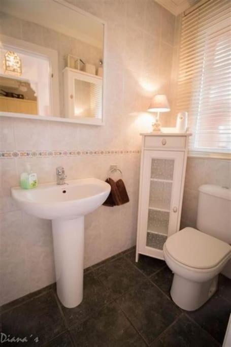 023 Enchanting 4 Bed Traditional Townhouse in Benalmadena Costa - Casa de 4 dormitorios - 42