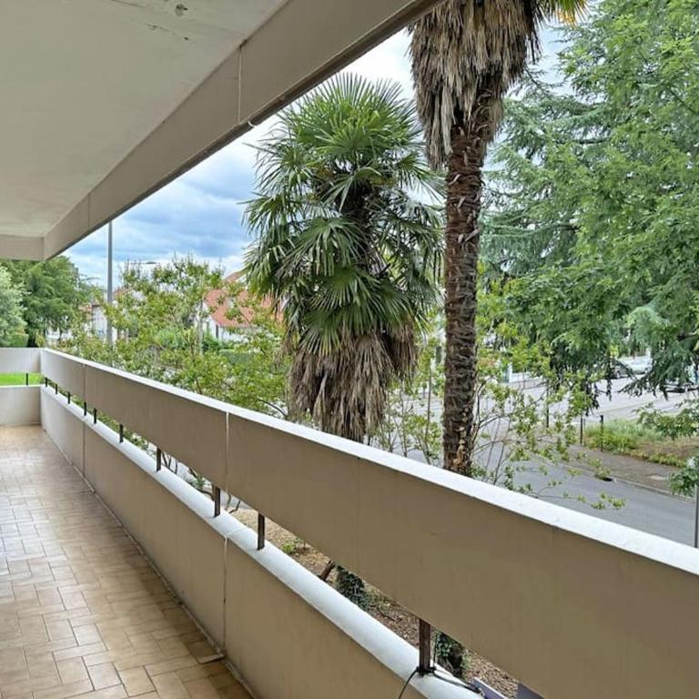 Spacieux-3 chambres 4 pers-Calme-pking-5mn centre - Appartement 3 Chambres avec Balcon - 30
