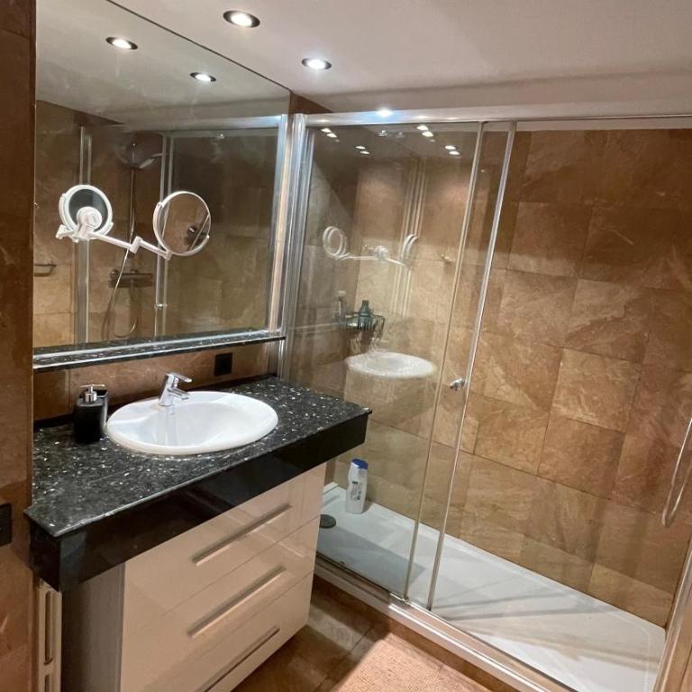 Spacious Penthouse with big private terrace & view - Three-Bedroom Apartment - 41