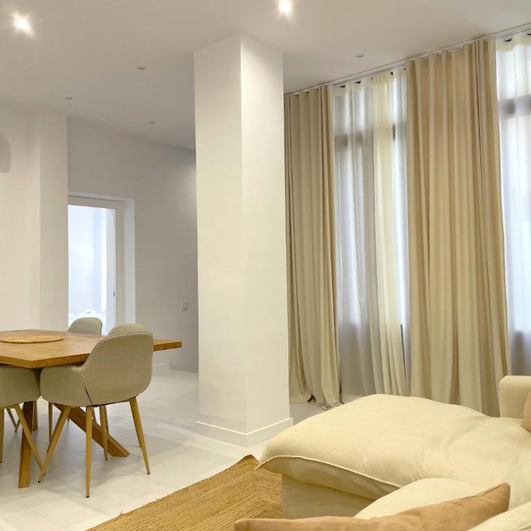 Piso con patio, 3 habitaciones, en La Goleta - Three-Bedroom Apartment - 5