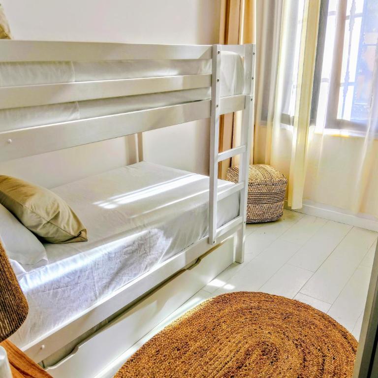 Piso con patio, 3 habitaciones, en La Goleta - Three-Bedroom Apartment - 11