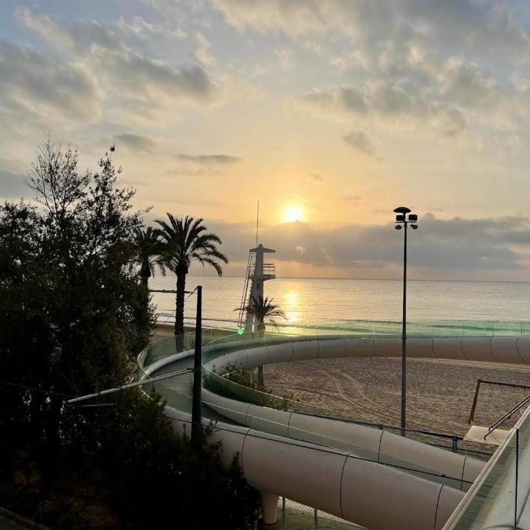 Gran ático con terraza en el centro de Alicante - Three-Bedroom Apartment - 44