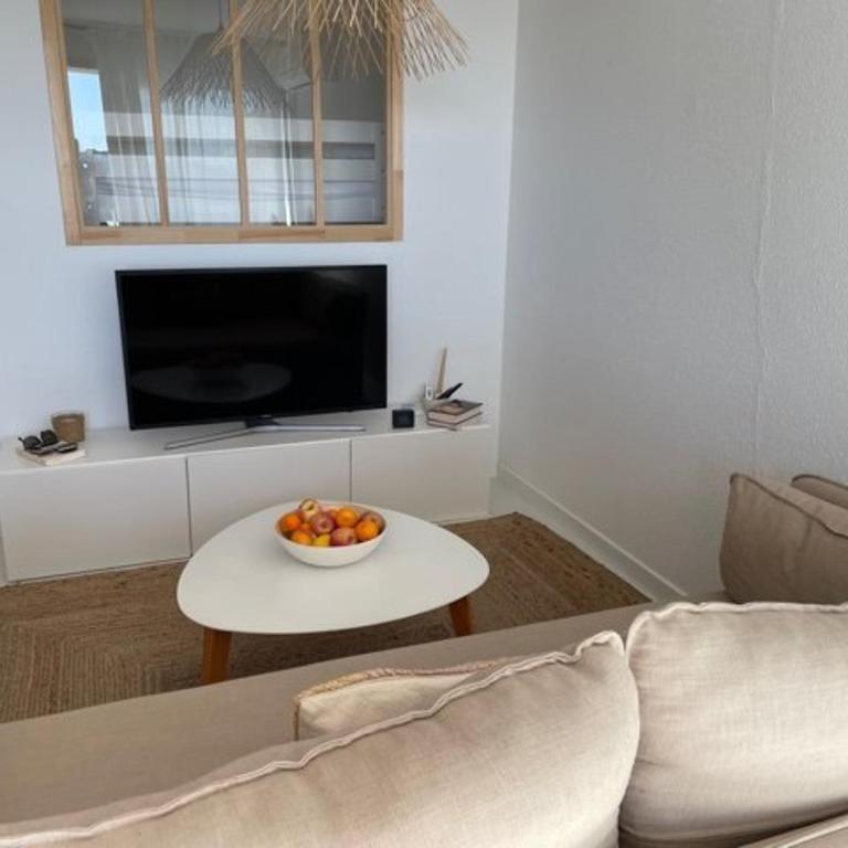 Appartement rénové avec climatisation, terrasse et parking privé - FR-1-731-96 - Apartment - 4