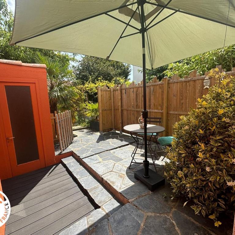 Gîte rénové proche plage, centre-ville et pistes cyclables avec terrasse privative - FR-1-426-560 - Ferienhaus - 1
