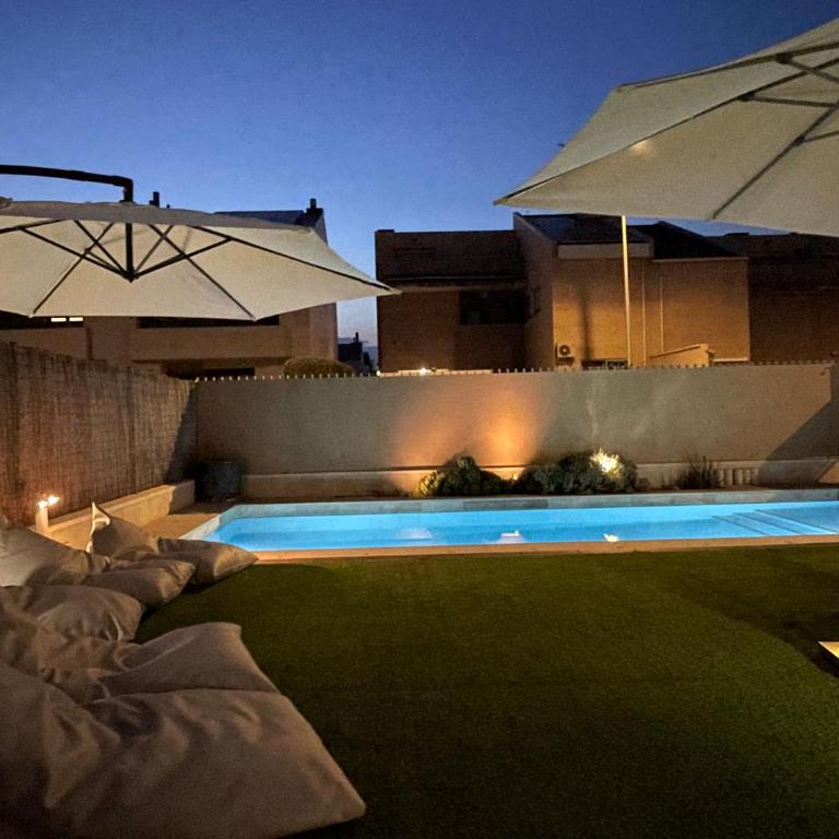 Valdevebas Chalet con Piscina - Five-Bedroom House - 5