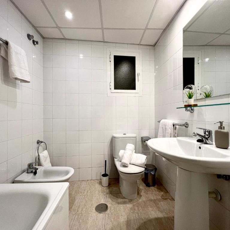 Suite Deluxe Puerta de Almodóvar - Apartamento de 3 dormitorios - 19