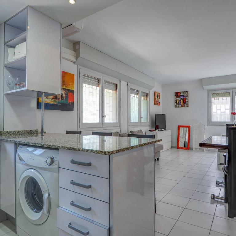 Los Globos Beach Studio by Hello Homes Sitges - Estudio con vistas a la piscina - 14