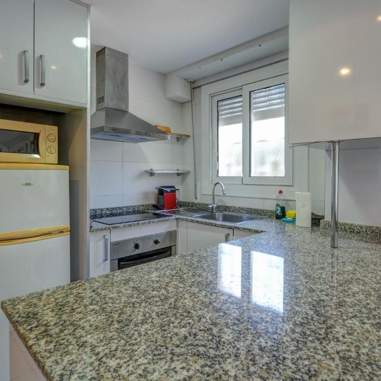 Los Globos Beach Studio by Hello Homes Sitges - Estudio con vistas a la piscina - 16
