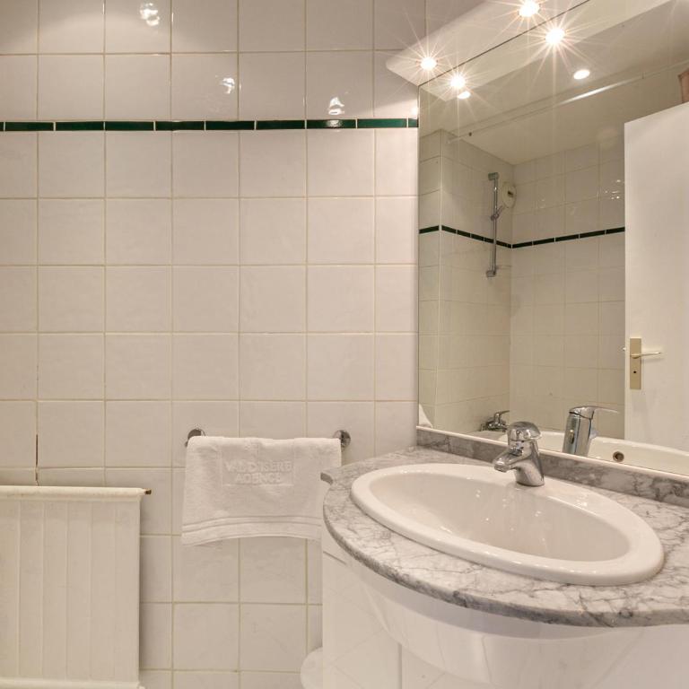 Spacieux appartement 8 pers avec WiFi, balcon et cuisine rénovée - FR-1-694-94 - Appartement - 9