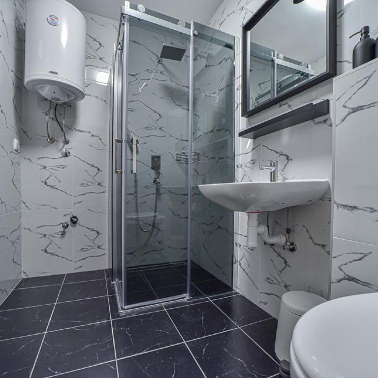 Beli Bor Zlatibor - Deluks Dvokrevetni Studio sa Bračnim Krevetom - 6