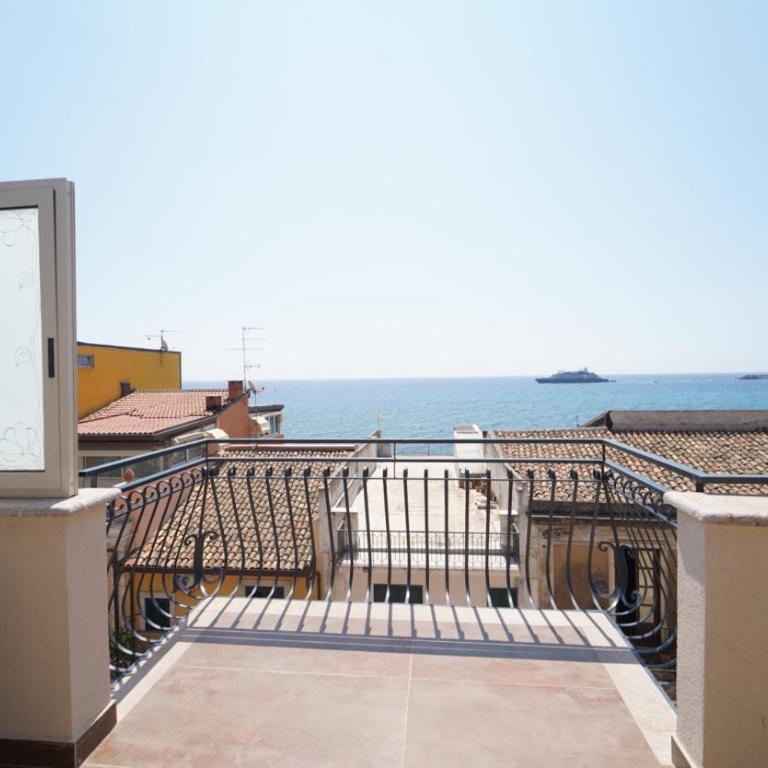 Giardini Inn arte - Camera Superior Matrimoniale/Doppia con Letti Singoli con Vista Mare - 1