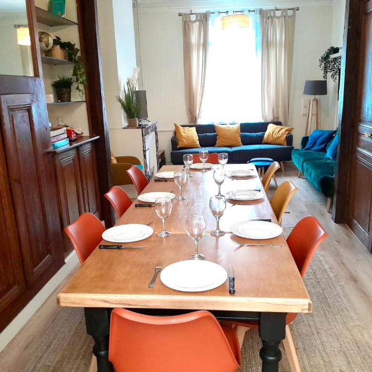 4 Ch - 10 pers - Grande Maison - Parking - Jardin - BBQ - Maison 4 Chambres - 15