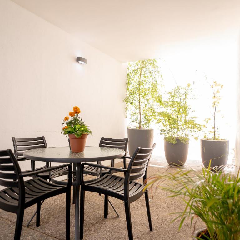 Excelente Ubicación en Colonia Americana - Two-Bedroom Apartment - 58