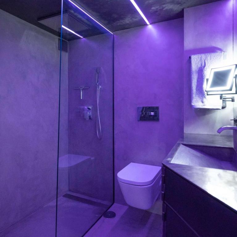 Iron House - Penthouse with Bathtub in Golden Mile & Roman Bridge - One-Bedroom Apartment - 6