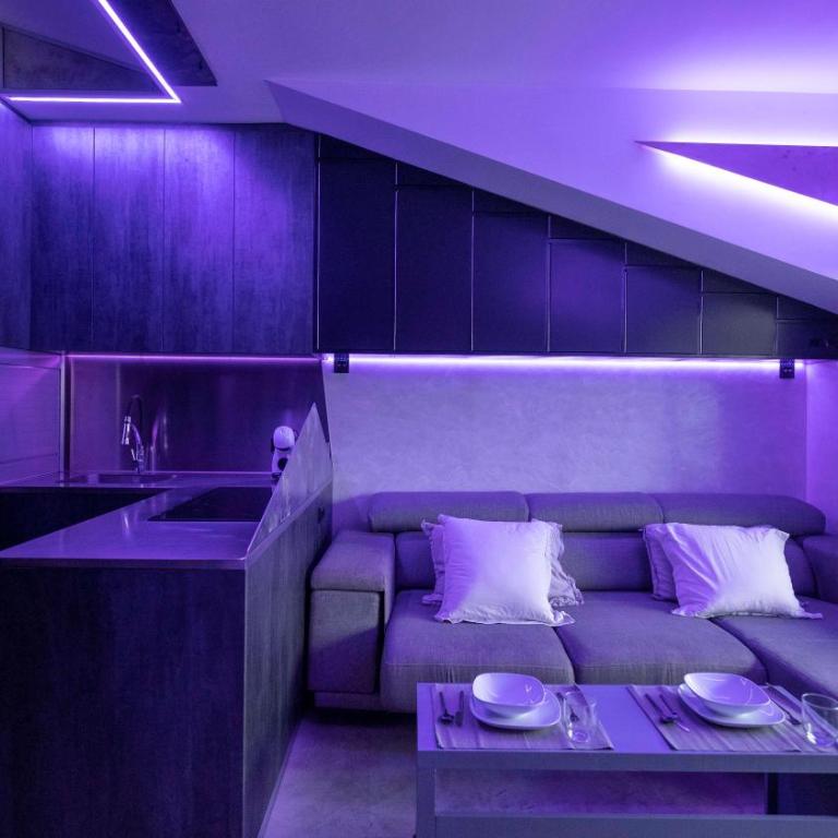 Iron House - Penthouse with Bathtub in Golden Mile & Roman Bridge - One-Bedroom Apartment - 9