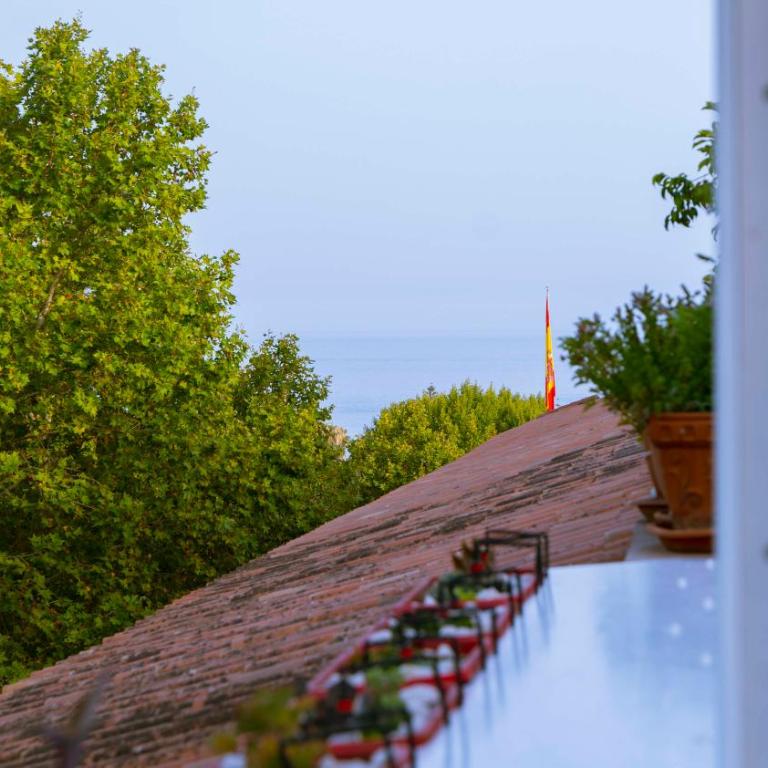 Iron House - Penthouse with Bathtub in Golden Mile & Roman Bridge - One-Bedroom Apartment - 14