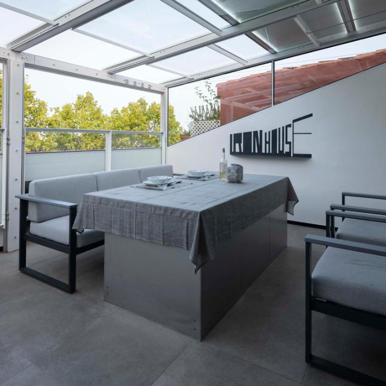 Iron House - Penthouse with Bathtub in Golden Mile & Roman Bridge - One-Bedroom Apartment - 27