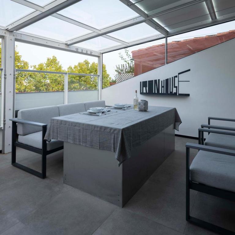 Iron House - Penthouse with Bathtub in Golden Mile & Roman Bridge - One-Bedroom Apartment - 29