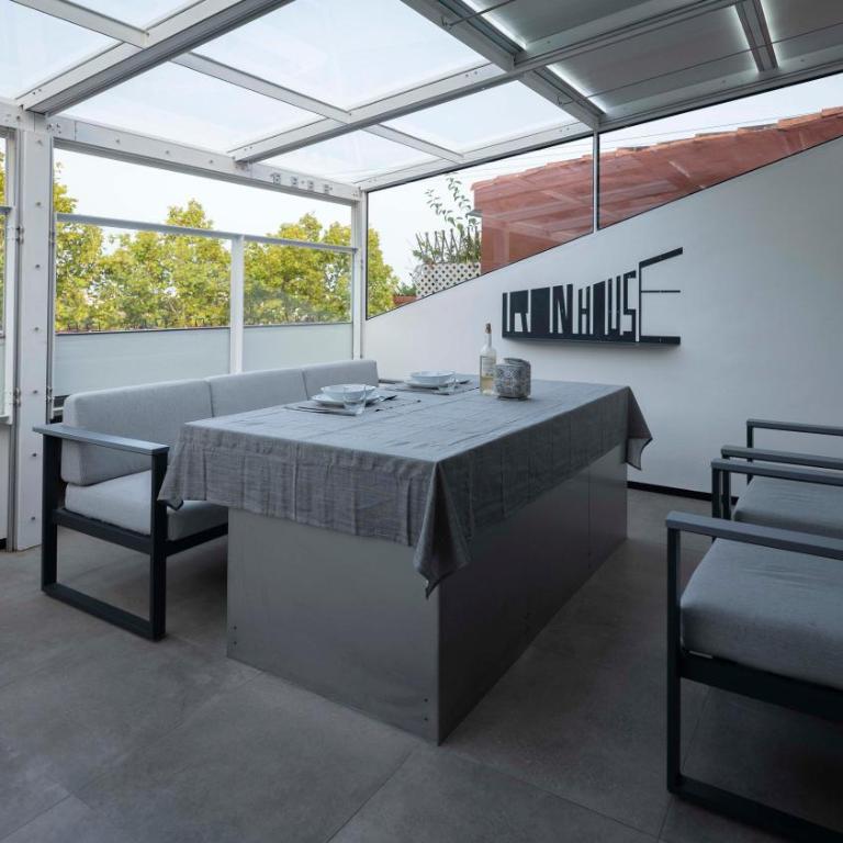 Iron House - Penthouse with Bathtub in Golden Mile & Roman Bridge - One-Bedroom Apartment - 30