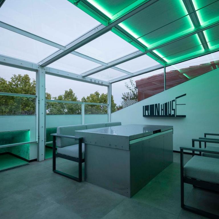 Iron House - Penthouse with Bathtub in Golden Mile & Roman Bridge - One-Bedroom Apartment - 31