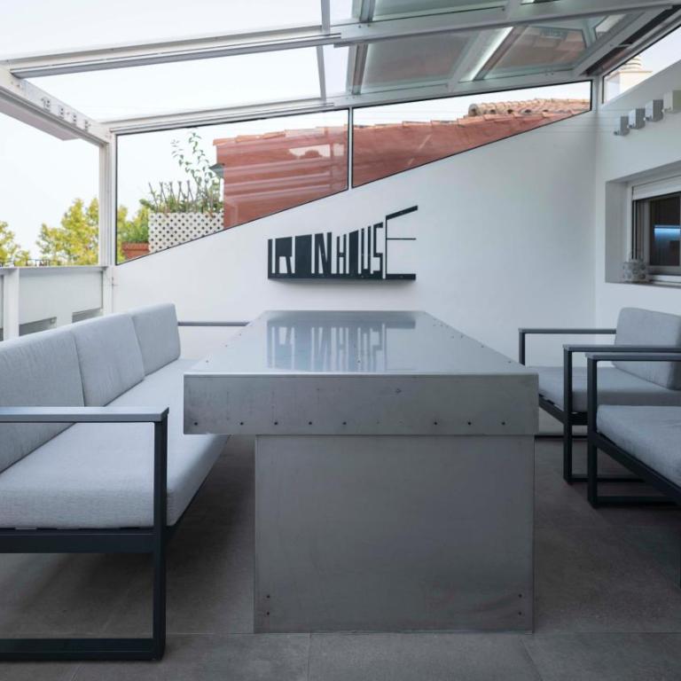 Iron House - Penthouse with Bathtub in Golden Mile & Roman Bridge - One-Bedroom Apartment - 39