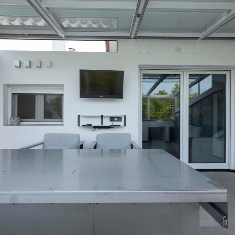 Iron House - Penthouse with Bathtub in Golden Mile & Roman Bridge - One-Bedroom Apartment - 41