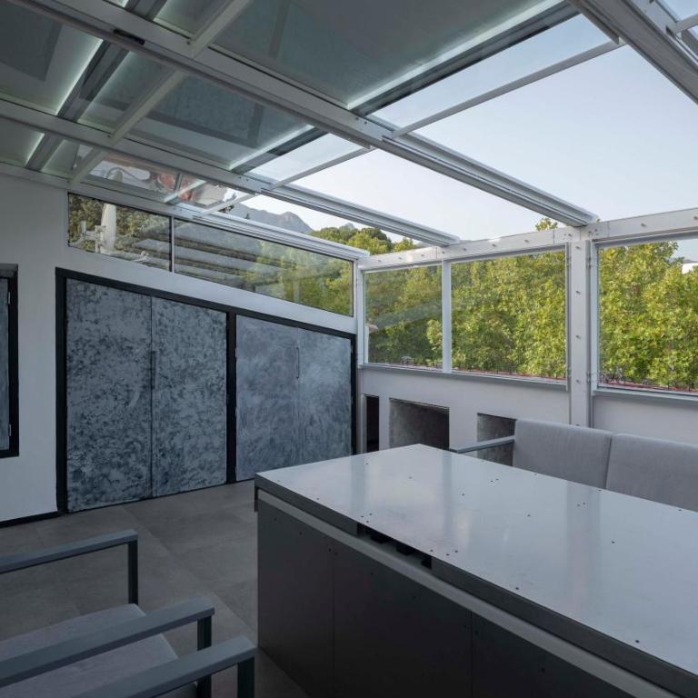 Iron House - Penthouse with Bathtub in Golden Mile & Roman Bridge - One-Bedroom Apartment - 43