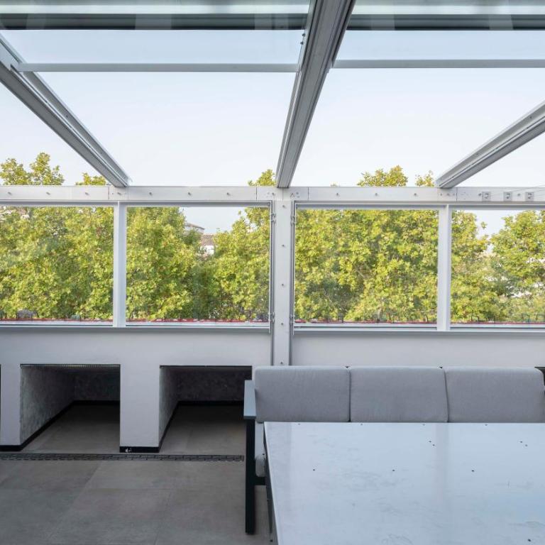 Iron House - Penthouse with Bathtub in Golden Mile & Roman Bridge - One-Bedroom Apartment - 44