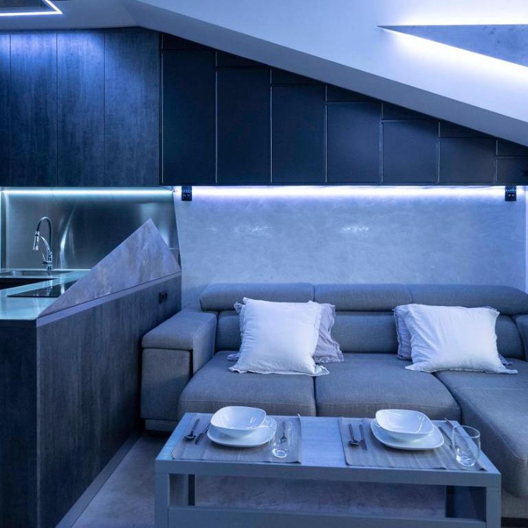 Iron House - Penthouse with Bathtub in Golden Mile & Roman Bridge - One-Bedroom Apartment - 49