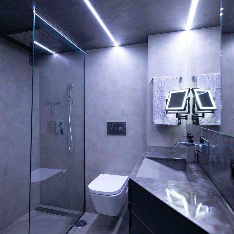 Iron House - Penthouse with Bathtub in Golden Mile & Roman Bridge - One-Bedroom Apartment - 53