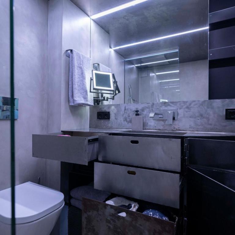Iron House - Penthouse with Bathtub in Golden Mile & Roman Bridge - One-Bedroom Apartment - 55