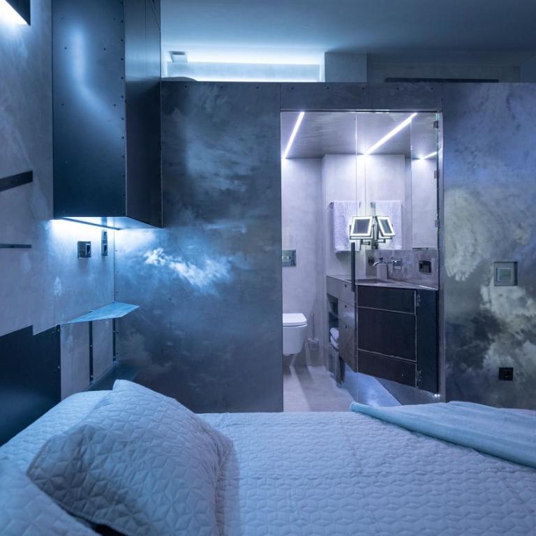 Iron House - Penthouse with Bathtub in Golden Mile & Roman Bridge - One-Bedroom Apartment - 60