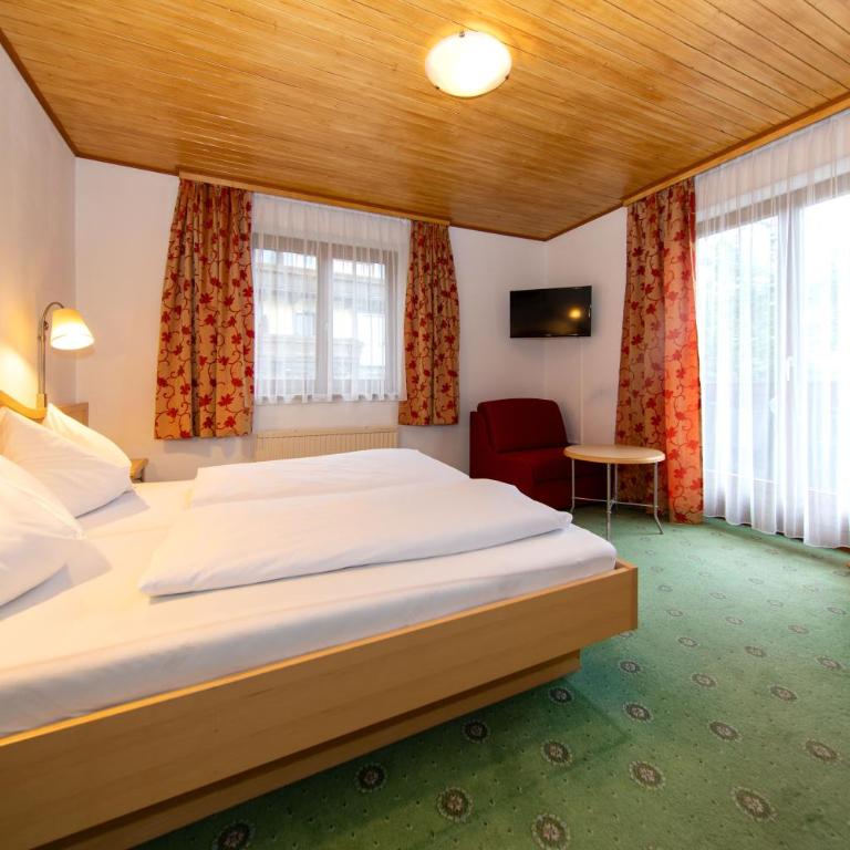 Pension Mozart - Doppelzimmer mit Balkon - 5