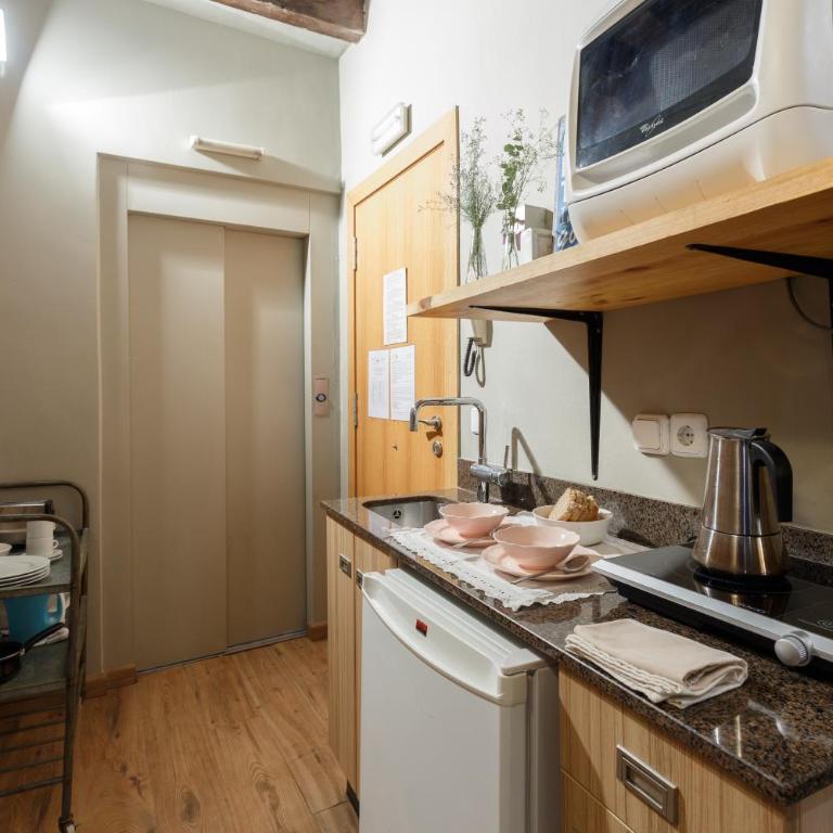 AinB Picasso-Corders Apartments - Studio (2 Adults) - 17