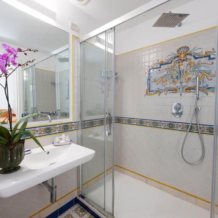 Residenza Luce - Camera Familiare con Balcone - 1