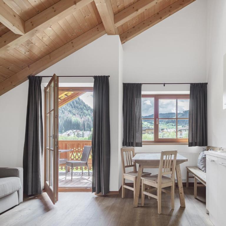 Chalet Ciasa Tino & Sara - BelaVal Apartments - Apartment mit Blick auf die Berge - 10