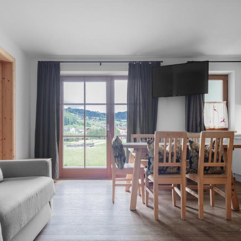Chalet Ciasa Tino & Sara - BelaVal Apartments - Apartment mit Blick auf die Berge - 8