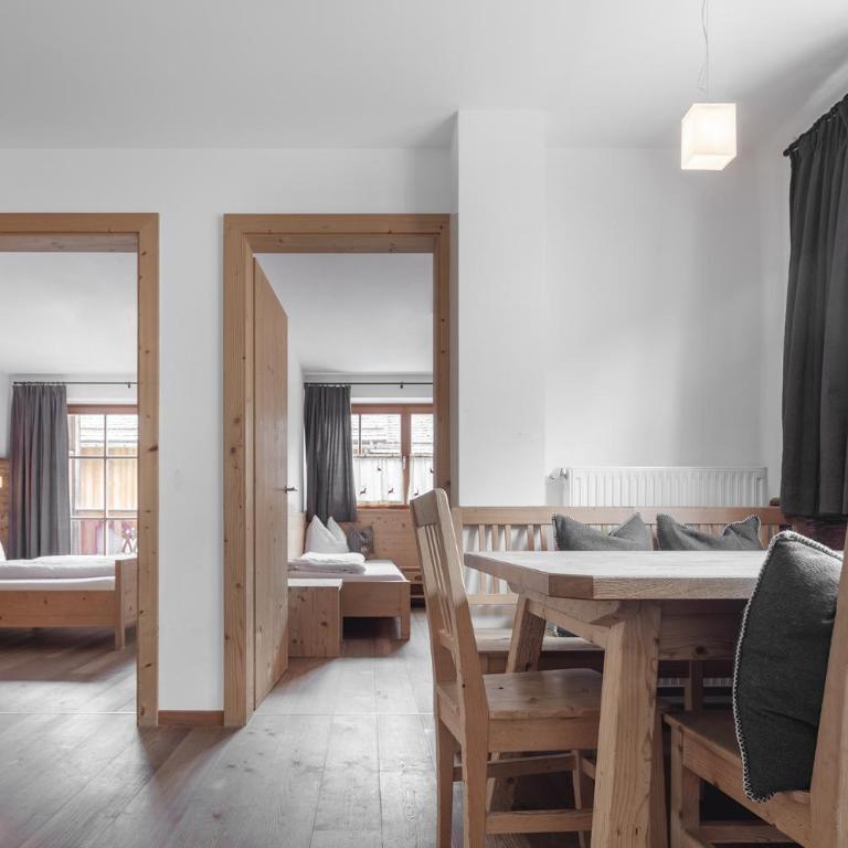 Chalet Ciasa Tino & Sara - BelaVal Apartments - Apartment mit 2 Schlafzimmern und Bergblick - 7
