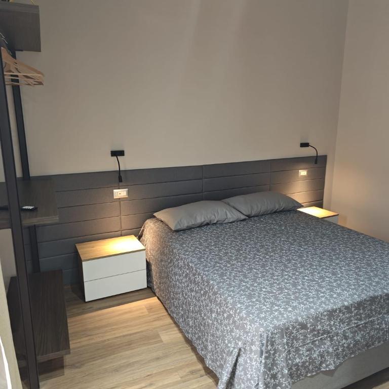 Celeste Home Center - Standard King Room - 10