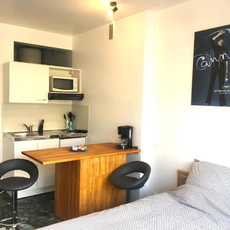 Cannes center terrace AC Wifi 200 m from sea behind Martinez - Apartamento Estudio con balcón - 14