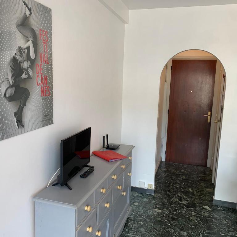 Cannes center terrace AC Wifi 200 m from sea behind Martinez - Apartamento Estudio con balcón - 17