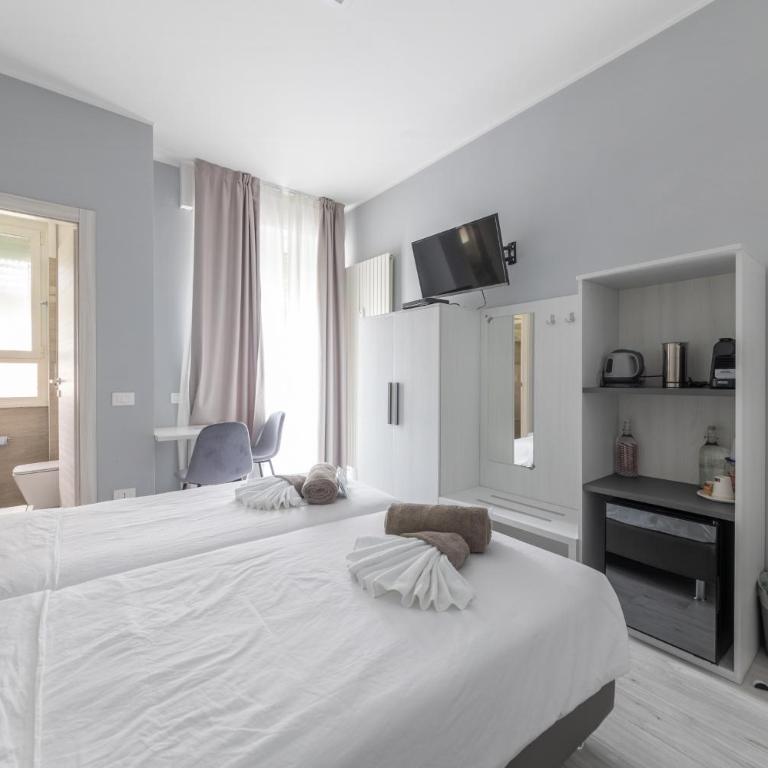 CHEZROMYK 2 the Kosher B&B - Standard Double or Twin Room with Balcony - 7