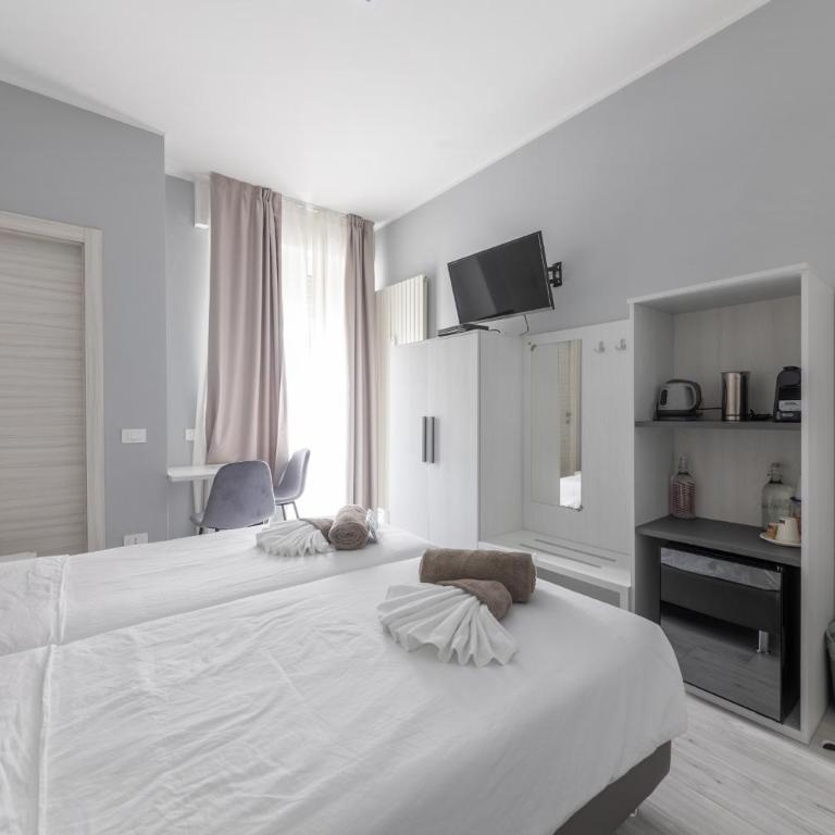 CHEZROMYK 2 the Kosher B&B - Standard Double or Twin Room with Balcony - 8