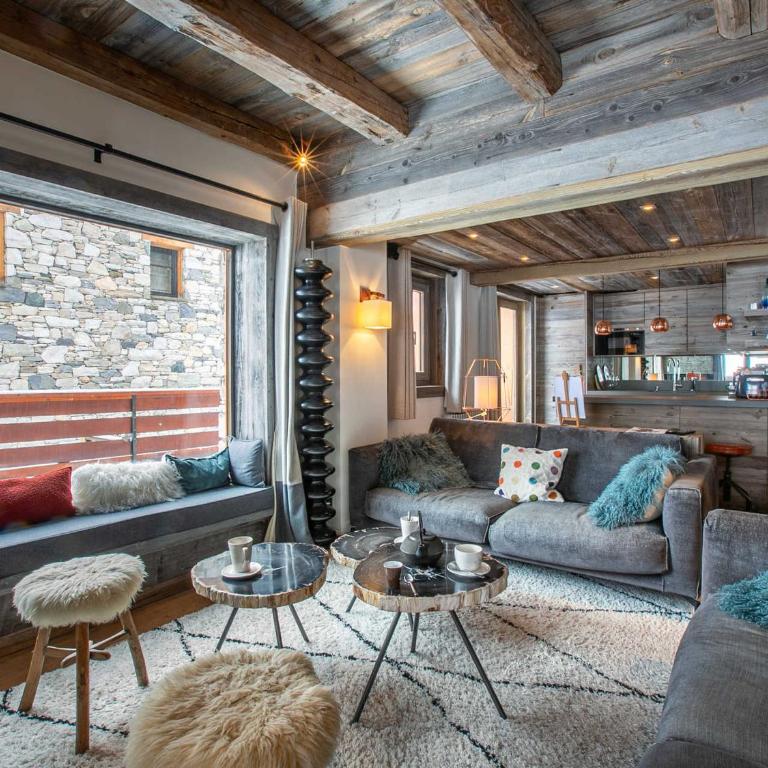 Appartement-chalet de standing avec cheminée et hammam, idéalement situé sur le front de neige de Val d'Isère - FR-1-694-9 - Appartement - 7