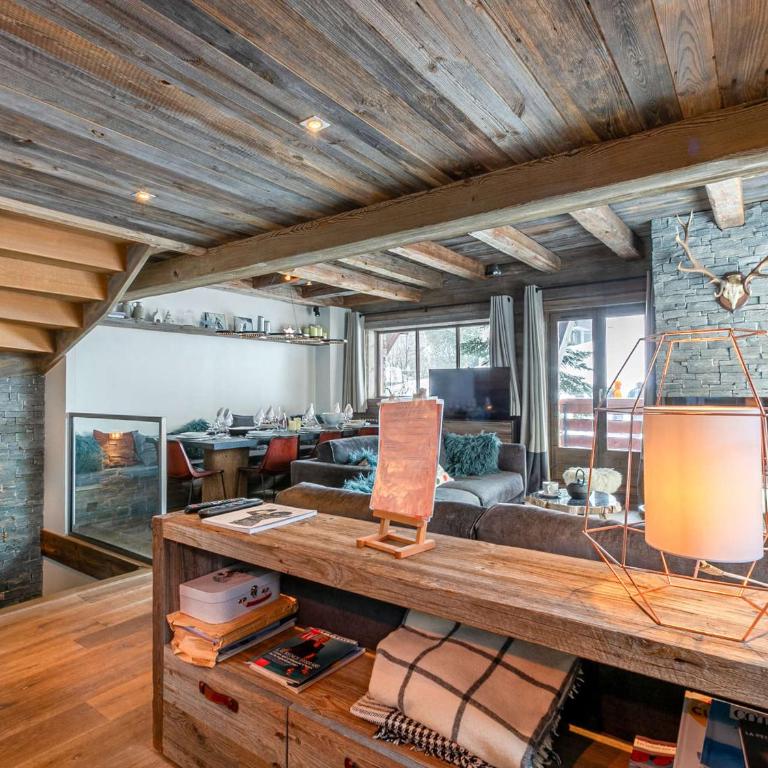 Appartement-chalet de standing avec cheminée et hammam, idéalement situé sur le front de neige de Val d'Isère - FR-1-694-9 - Appartement - 11