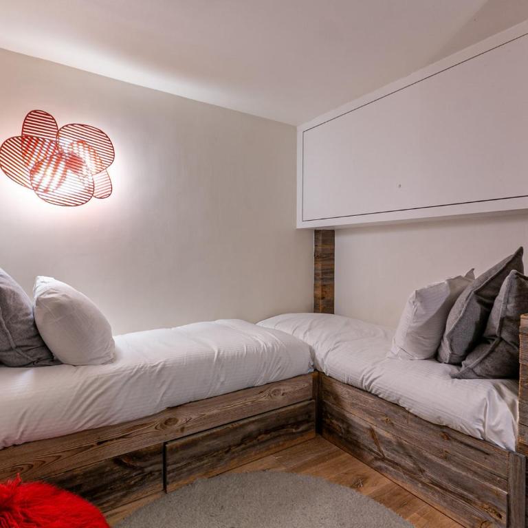 Appartement-chalet de standing avec cheminée et hammam, idéalement situé sur le front de neige de Val d'Isère - FR-1-694-9 - Appartement - 16