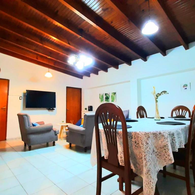 Casa Ideal para Turistas en Mendoza, Ubicación Perfecta, Patio con Parrilla y Parking privado Gratis a 100 mts - Casa con 1 dormitorio - 3